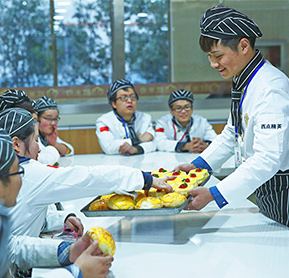 2015年，學(xué)廚師，任性就業(yè)