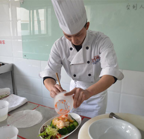 名企名廚進(jìn)校園 越南菜肴滋味足