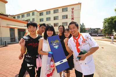 溫情教師節(jié)  上海新東方上演激烈爭奪戰(zhàn)運(yùn)動(dòng)會(huì)