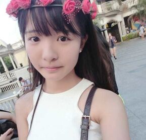網(wǎng)絡(luò)驚現(xiàn)“月餅女神” 清新脫俗秒殺韓國男校美女老師