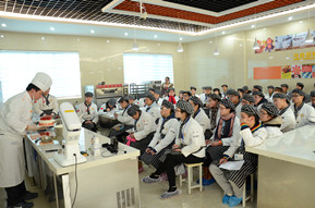 學(xué)廚師到專業(yè)學(xué)校-上海新東方烹飪學(xué)校