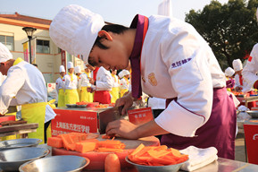 主要看刀工 上海新東方質(zhì)量月之刀工比賽