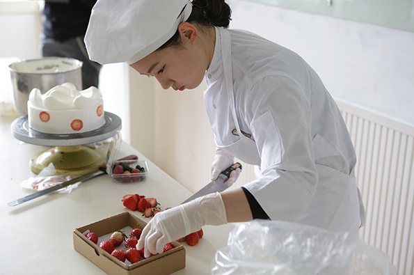 合作名企多樂(lè)芝西點(diǎn)大師來(lái)校授課