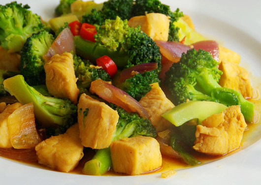 低脂西蘭花蒜香雞胸肉——上海新東方烹飪學(xué)院