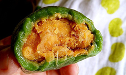 咸蛋黃肉松青團——上海新東方烹飪學院