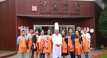 上海新東方烹飪學(xué)校研學(xué)之旅日漸火爆 張堰中學(xué)眾老師到訪