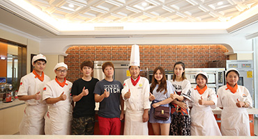 上海廣播電視臺(tái)深度探訪 揭曉上海新東方烹飪學(xué)校品牌實(shí)力和影響力