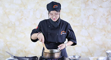 【新生故事】龐佳樂(lè)：90后女孩的獨(dú)立人生