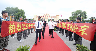 熱烈歡迎上海世茂皇家艾美酒店的行政總廚金曉峰來上海新東方授課！