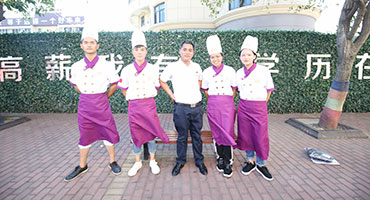 【新生故事】何亞芹：學(xué)廚師不是一時的沖動 而是為了更好的自己出發(fā)