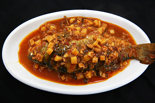 四個(gè)小竅門(mén)讓魚(yú)肉燒不碎