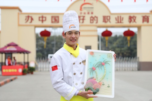 上了十幾年學(xué) 這么火爆的開學(xué)季還是第一次見