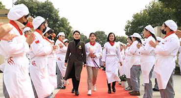 優(yōu)秀學(xué)子母迪迪返校宣講 時(shí)間會(huì)給你最好的答案