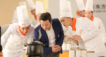 連明星都抵擋不了美食的誘惑 廚師越來越吃香