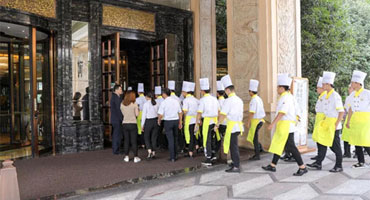 開展校企戰(zhàn)略化合作 上海新東方烹飪學校學子前往參觀星河灣酒店