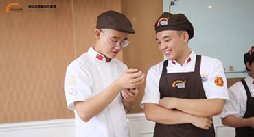 王新達(dá)：因?yàn)橄蛲杂?所以加倍努力