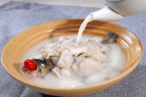 只用一招教你熬出奶白色魚湯
