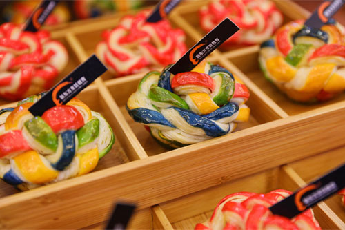 初高中畢業(yè)學(xué)子學(xué)西點(diǎn)費(fèi)用多少？