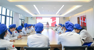 新東方烹飪教育上海校區(qū)校企合作，企業(yè)定向招聘，胡子大廚校園宣講會