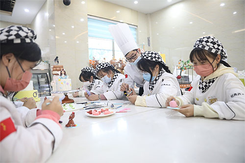 上海學(xué)西點(diǎn)烘焙的費(fèi)用多少？