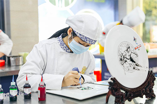 女生學(xué)蛋糕烘焙的好處