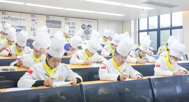 人生沒有后悔藥 | 春季擇校，轉(zhuǎn)學(xué)新東方，我們?yōu)槟慵皶r(shí)止損！