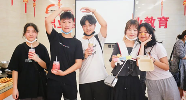 標新立異、個性張揚的00后，該如何破圈，改變自己的命運