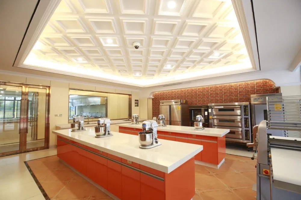 新東方烹飪教育（上海校區(qū)）報(bào)名火熱進(jìn)行中！抓住中高考黃金擇校期！