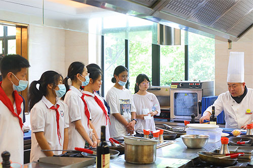 初高中畢業(yè)考后什么好出路？學(xué)廚師怎么樣