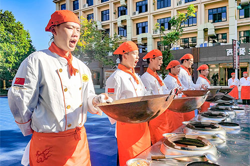 學(xué)廚師怎么選好學(xué)校呢？