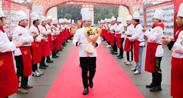 大師進(jìn)校園 | 校企合作單位名廚來校授課，親授烹飪技能，感受大師魅力！