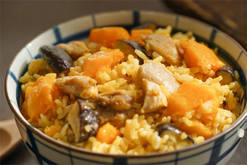 南瓜雞肉燜飯的做法——新東方烹飪教育