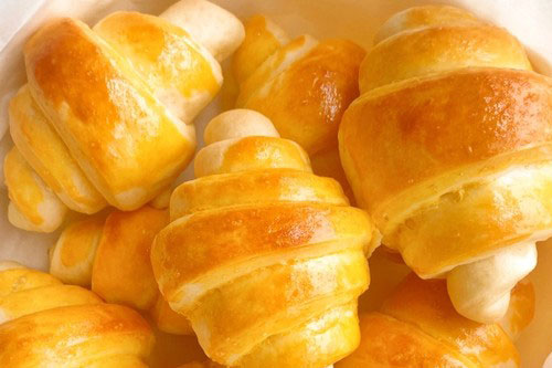 奶香牛角包的做法——新東方烹飪教育