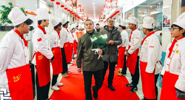 匠心傳承，盡顯風(fēng)范 | 老鄉(xiāng)雞研發(fā)工程師走進(jìn)上海新東方烹飪