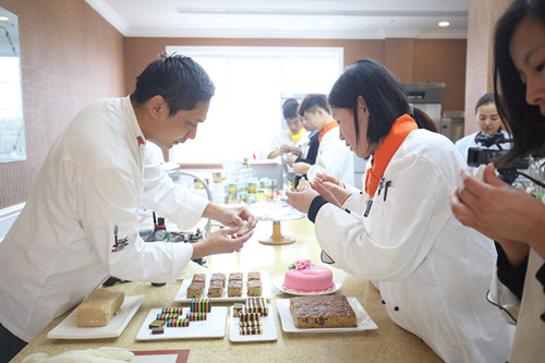 馬來西亞翻糖藝術蛋糕王子 教你做可以吃的翻糖蛋糕